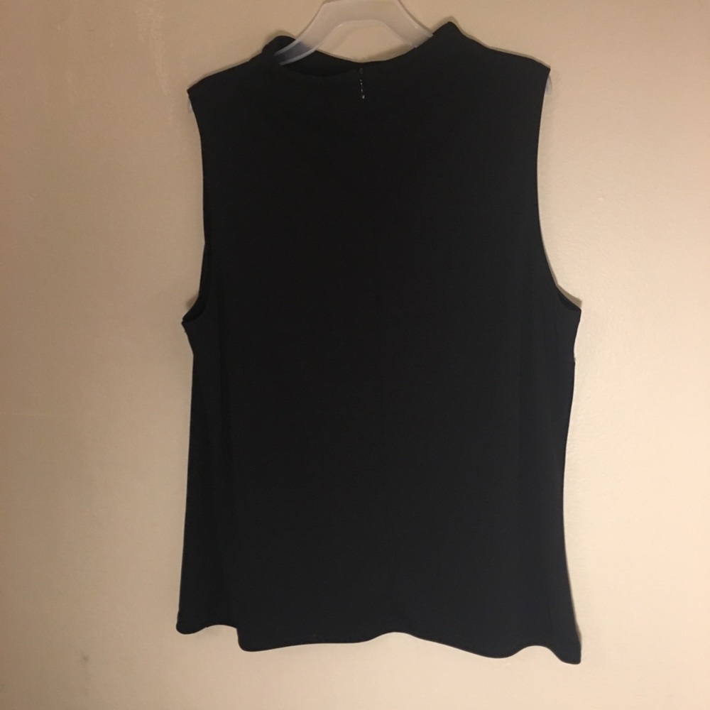 Top - Picture 5 of 6